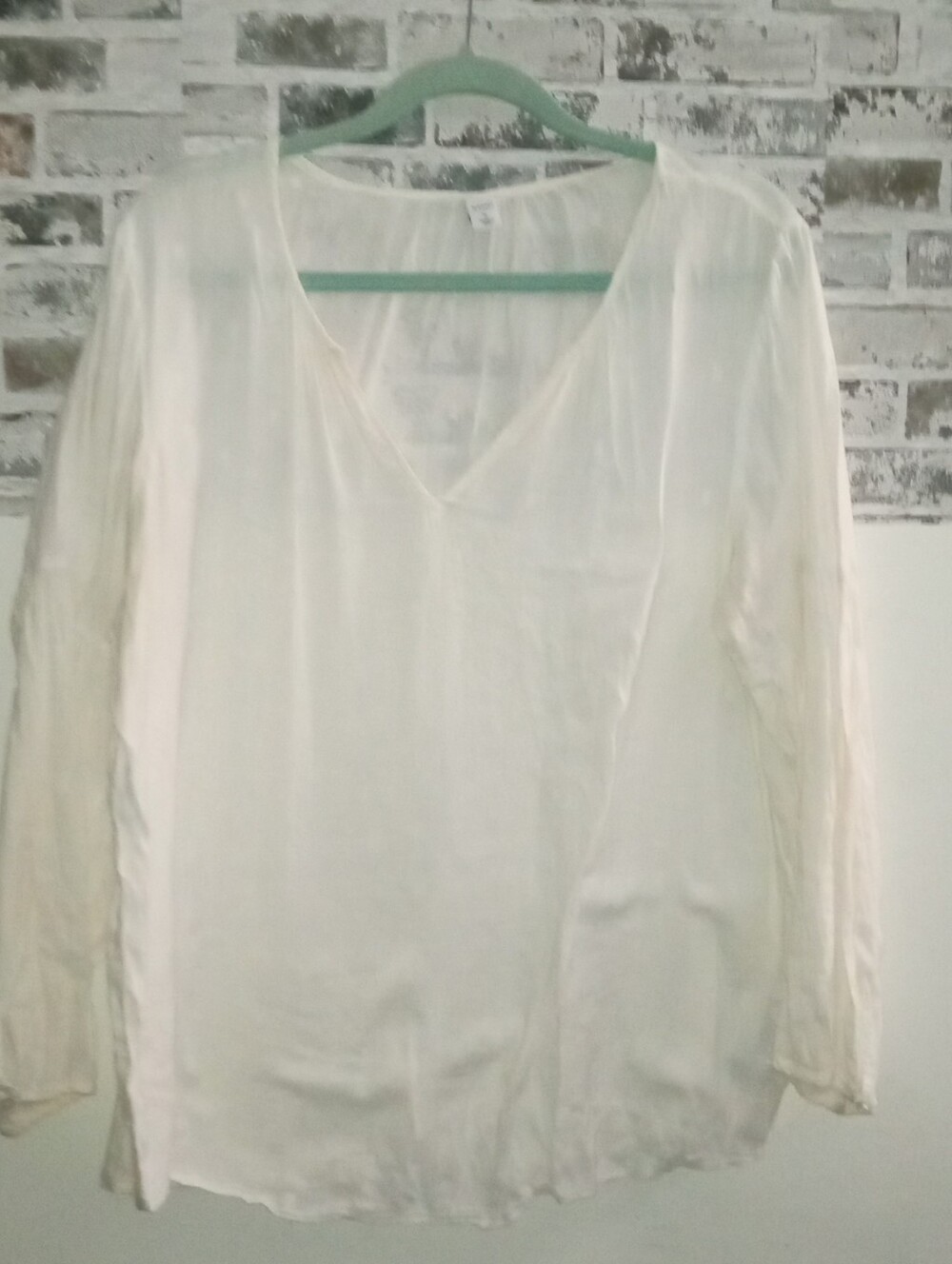 Women's White V-Neck Long Sleeve Blouse